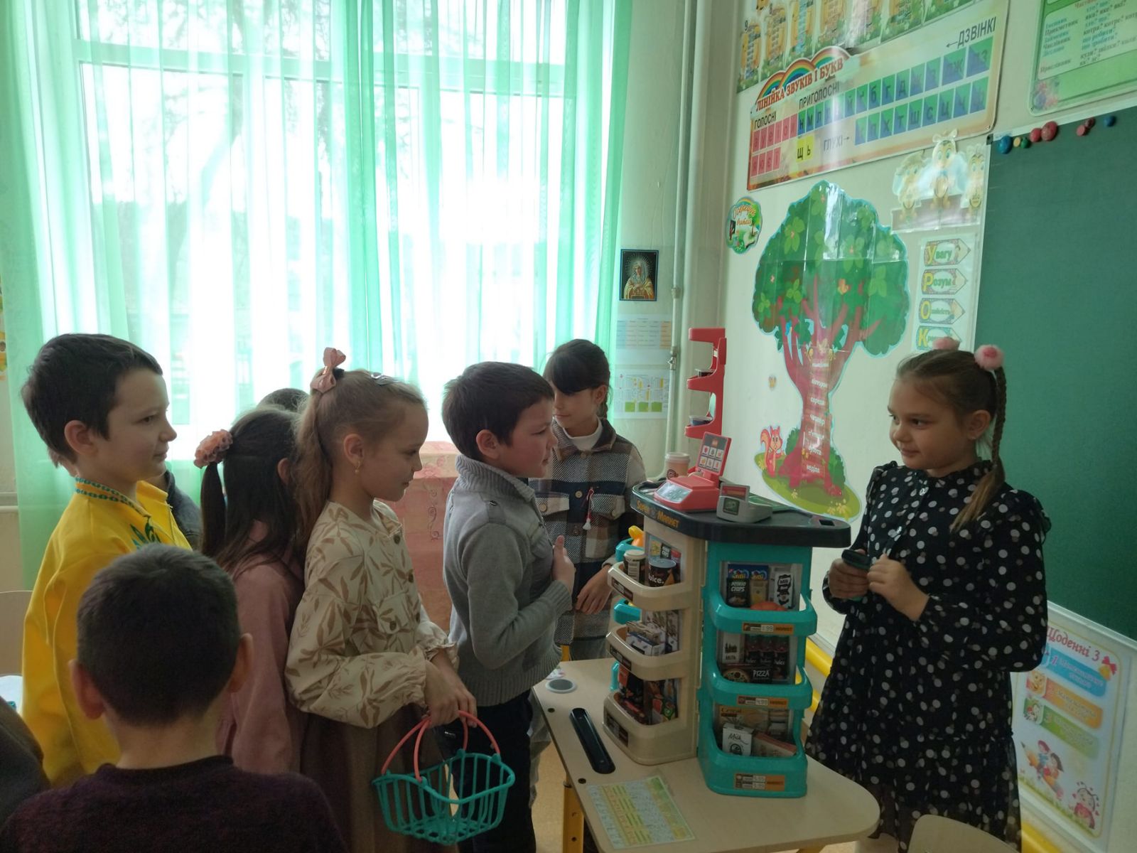Урок- гра у 3 класі “Математичний супермаркет” учні у цікавій формі подорожували по супермаркету, закріплювали математичні знання.
