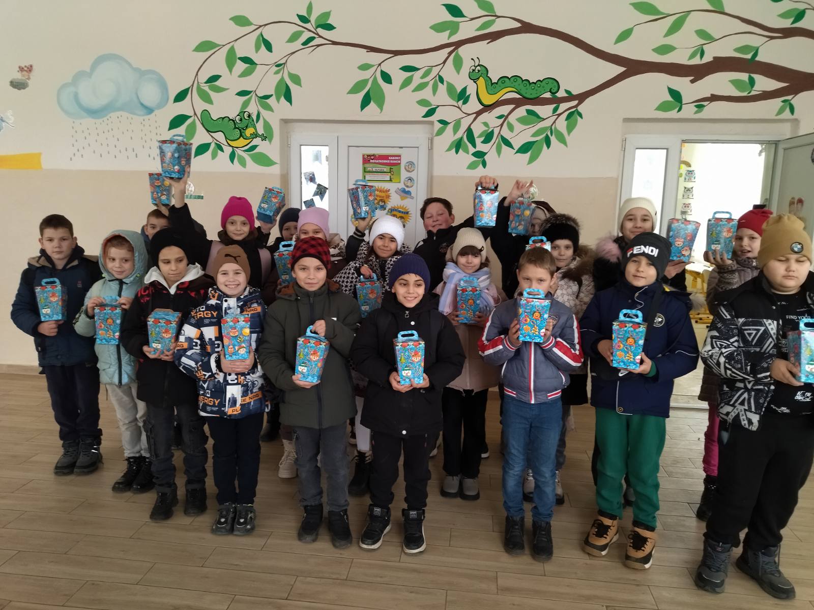 Наше сьогоднішнє Новорічне свято організоване Будинком культури для учнів 3 та 4 класів Липецького ліцею – це свято яскравих посмішок, гарного настрою, радісних дітей, свято сюрпризів та неперевершених чудес.