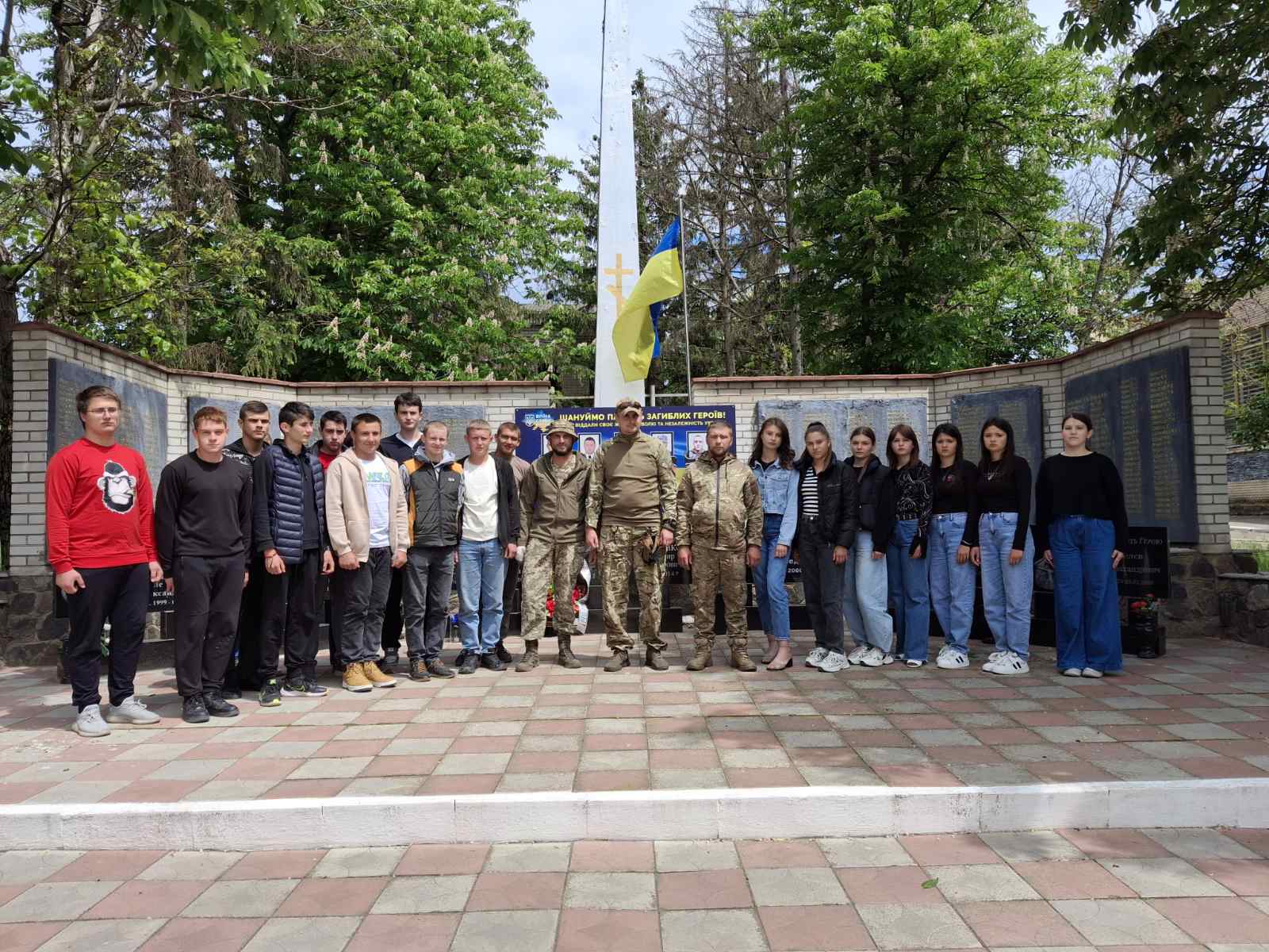 23 травня ми щорічно відзначаємо День Героїв України.