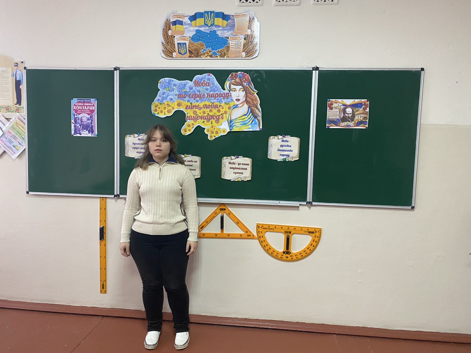 До Дня української писемності та мови в 10 класі Липецького ліцею відбувся виховний захід, присвячений багатству, красі та історії рідного слова.