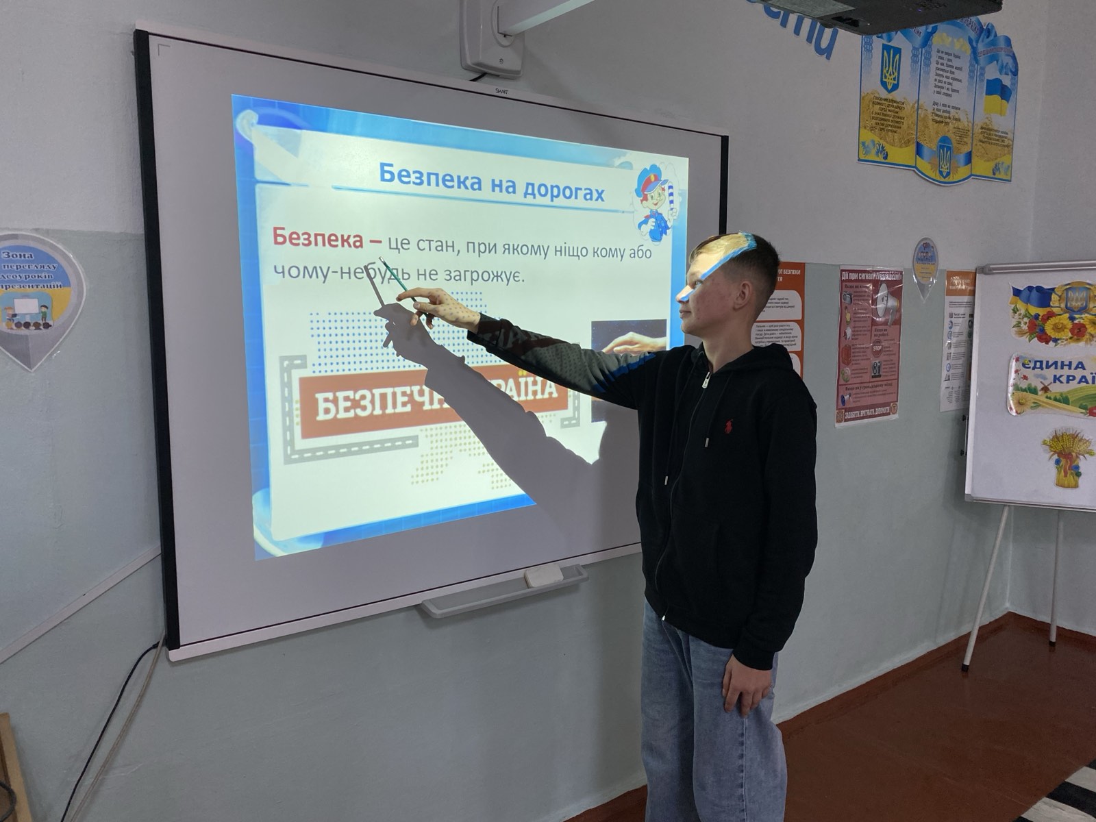 У рамках Тижня безпеки дорожнього руху в 10 класі Липецького ліцею була проведена виховна година «Безпека на дорозі — безпека життя».