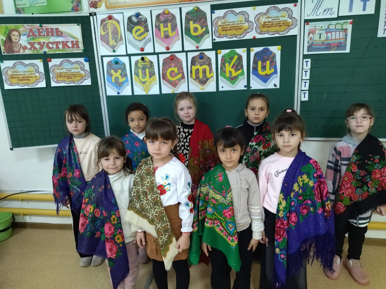 7 грудня – День української хустки. В 1 класі з цієї нагоди дуже цікаво та повчально пройшла класна година “Хустка – це краса українського народу!”.