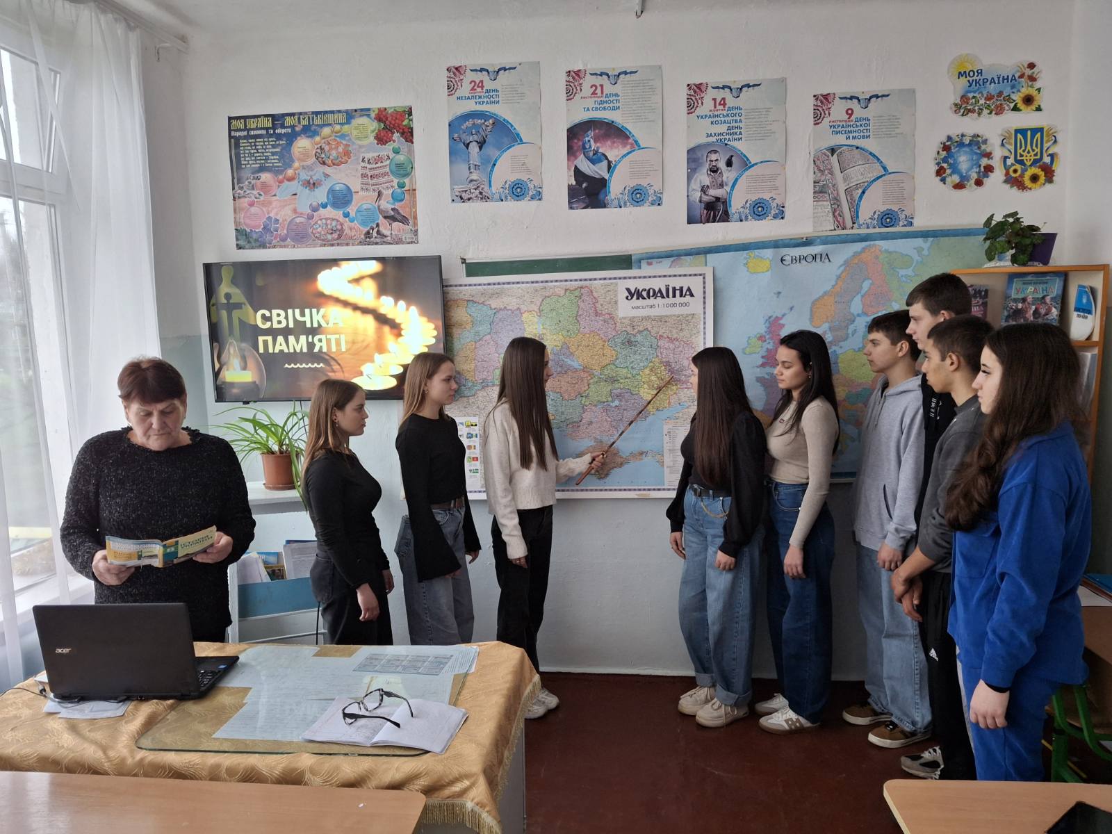 ” Слава Вам, хоробрі !Слава Вам, безстрашні ! Вічну пам’ять співаємо ми Вам…”Під таким девізом пройшов урок-пам’яті :” Вони увійшли у безсмертя- мої односельці” у 11 класі Липецького ліцею.