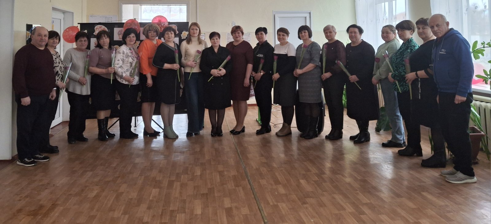 Українська жінка — Берегиня роду, символ любові, незламності та мудрості, яка зберігає традиції, захищає оселю і виховує майбутні покоління.