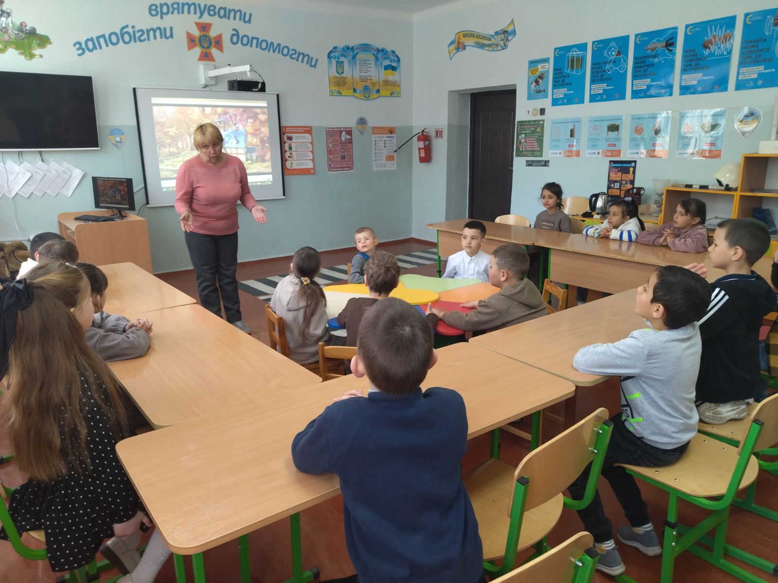 У 1 класі було проведено виховне заняття на тему «Дружба без образ», спрямоване на формування доброзичливого ставлення одне до одного та профілактику булінгу серед учнів.