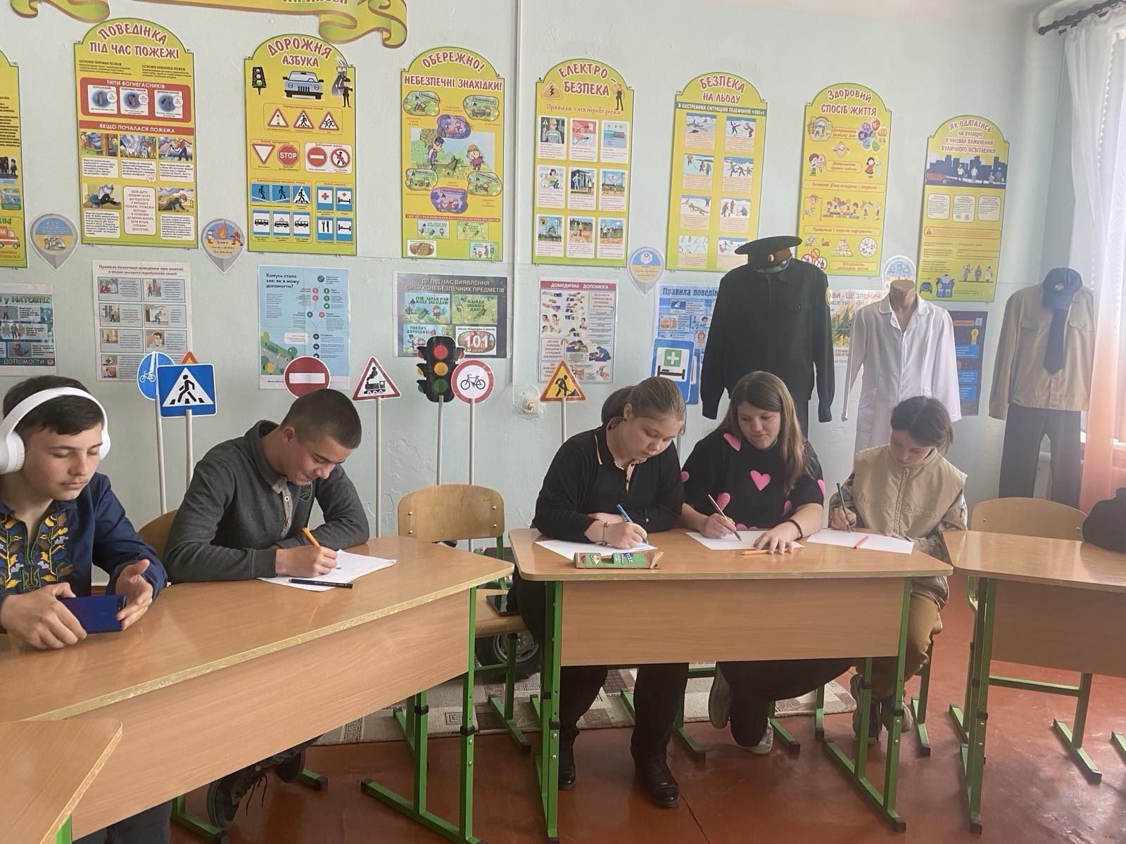 У Липецькому ліцеї для учнів 10 класу відбувся воркшоп «Творчість як спосіб відновлення», присвячений темі ментального здоров’я.